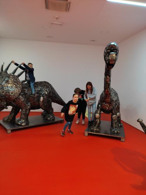 Galerie ocelových figurín Praha